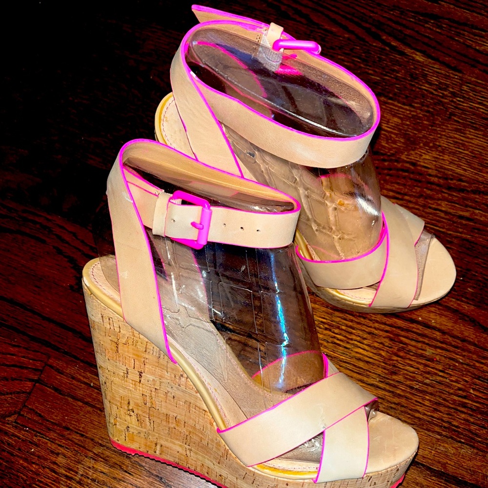 ALDO Khaki & hot pink wedges.